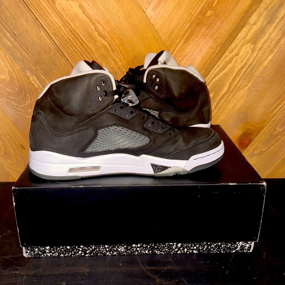 Jordan 5 Retro “Moonlight”